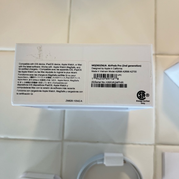 Apple AirPods Pro 2nd generation with wireless charging case - Picture 3 of 3